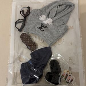 Gray hoodie for your Labubu includes shorts and Accessories